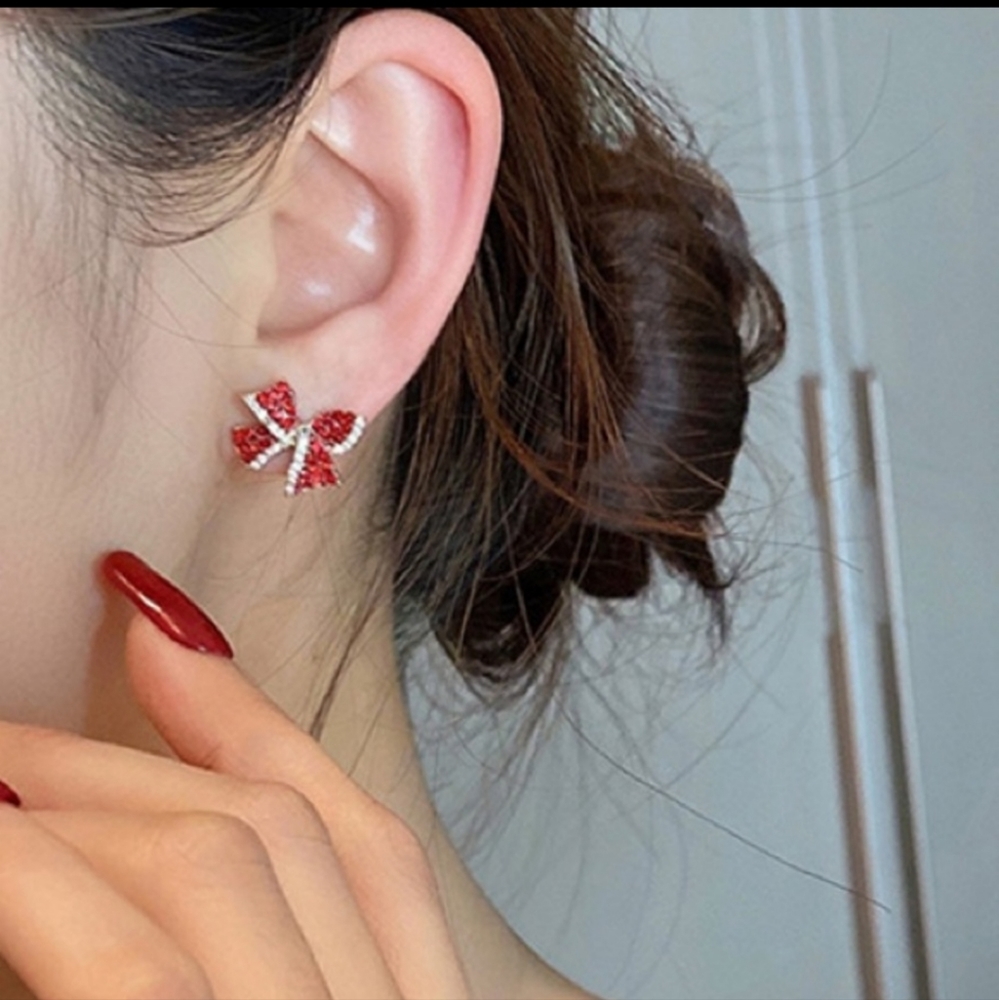 Rhinestone bow studs